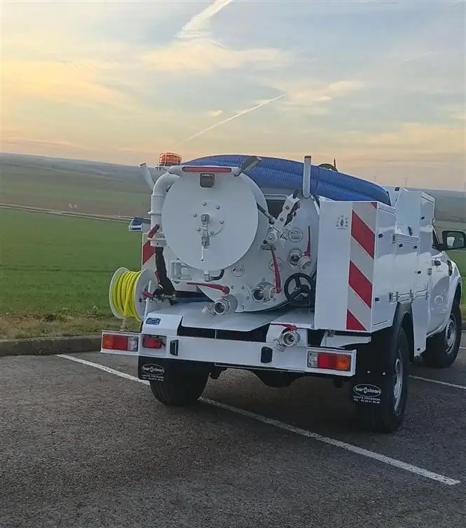 Hydrocureur de Débouchage Expresse en intervention à Tassin-la-Demi-Lune pour débouchage de canalisation