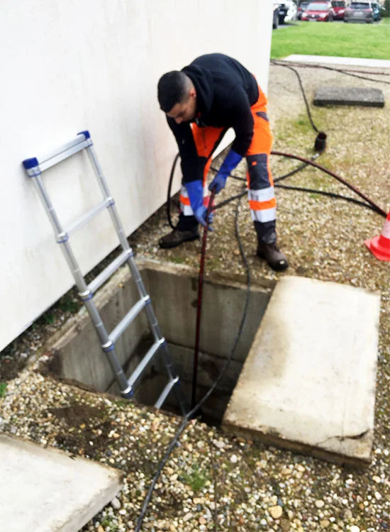 Curage de canalisation à Mâcon avec buses rotatives
